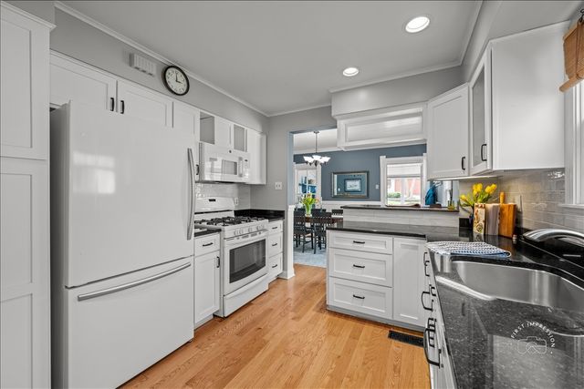218 S 1st Street, Geneva, IL 60134