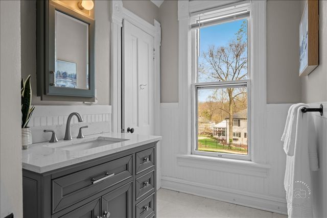 218 S 1st Street, Geneva, IL 60134