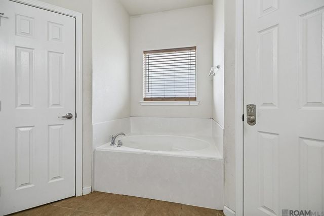 37043 Oak Haven Dr, Denham Springs, LA 70706