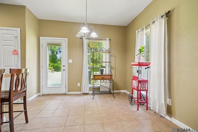 37043 Oak Haven Dr, Denham Springs, LA 70706