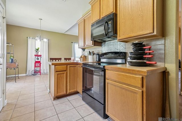 37043 Oak Haven Dr, Denham Springs, LA 70706