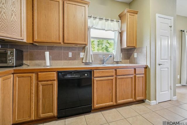 37043 Oak Haven Dr, Denham Springs, LA 70706