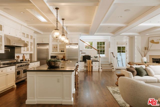 2435 Mandeville Canyon Road, Los Angeles, CA 90049