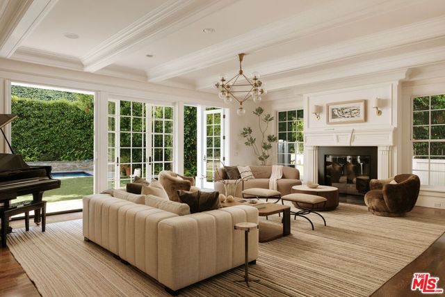 2435 Mandeville Canyon Road, Los Angeles, CA 90049