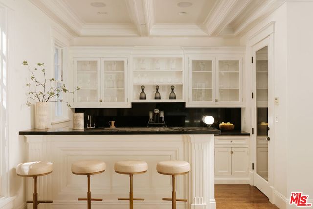 2435 Mandeville Canyon Road, Los Angeles, CA 90049