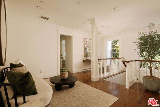 2435 Mandeville Canyon Road, Los Angeles, CA 90049