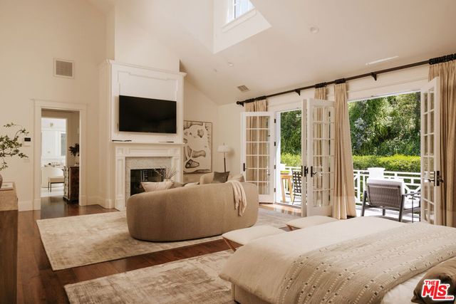2435 Mandeville Canyon Road, Los Angeles, CA 90049