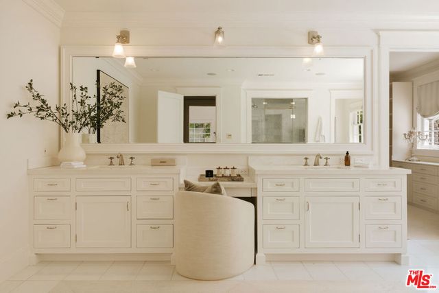 2435 Mandeville Canyon Road, Los Angeles, CA 90049
