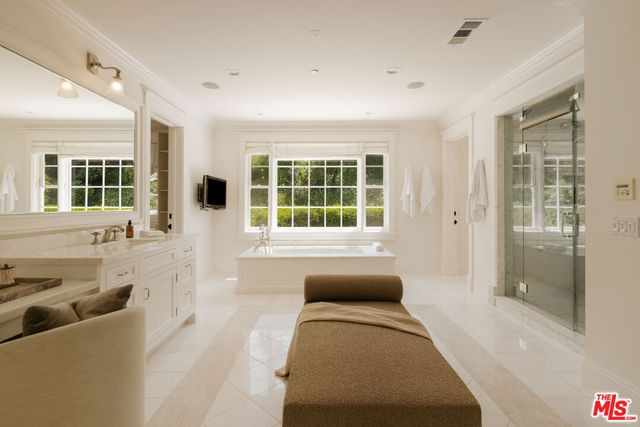 2435 Mandeville Canyon Road, Los Angeles, CA 90049