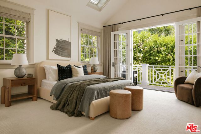 2435 Mandeville Canyon Road, Los Angeles, CA 90049