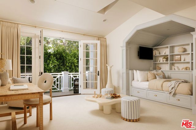 2435 Mandeville Canyon Road, Los Angeles, CA 90049