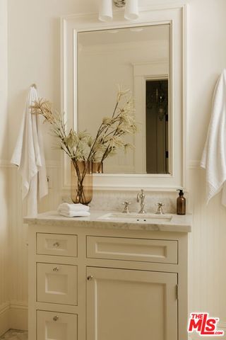 2435 Mandeville Canyon Road, Los Angeles, CA 90049