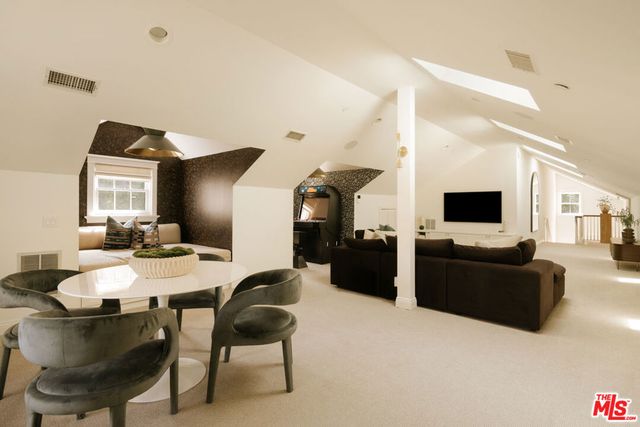 2435 Mandeville Canyon Road, Los Angeles, CA 90049