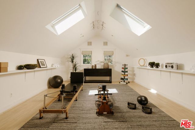 2435 Mandeville Canyon Road, Los Angeles, CA 90049