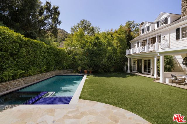 2435 Mandeville Canyon Road, Los Angeles, CA 90049