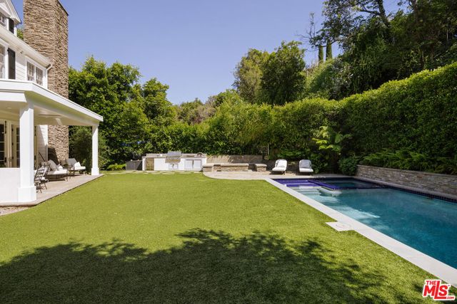2435 Mandeville Canyon Road, Los Angeles, CA 90049