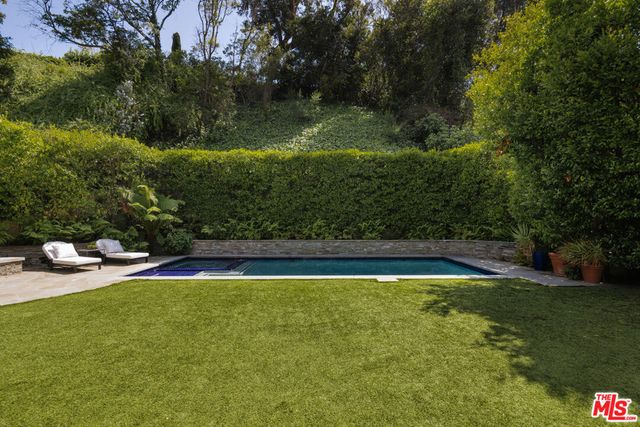 2435 Mandeville Canyon Road, Los Angeles, CA 90049