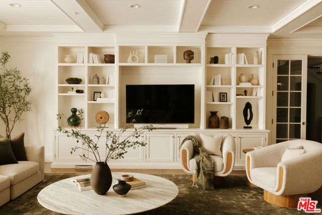 2435 Mandeville Canyon Road, Los Angeles, CA 90049
