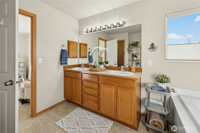 19663 Rosebud Place NE, Poulsbo, WA 98370