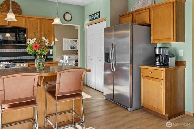 19663 Rosebud Place NE, Poulsbo, WA 98370
