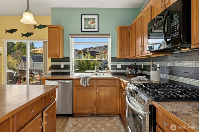 19663 Rosebud Place NE, Poulsbo, WA 98370