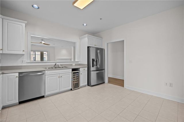 2425 Ocean Shore Cres Apt 201, Virginia Beach, VA 23451