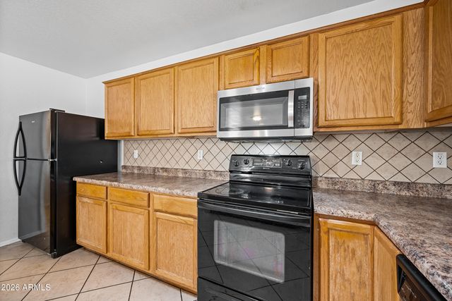 7940 W FLORENCE Avenue, Phoenix, AZ 85043