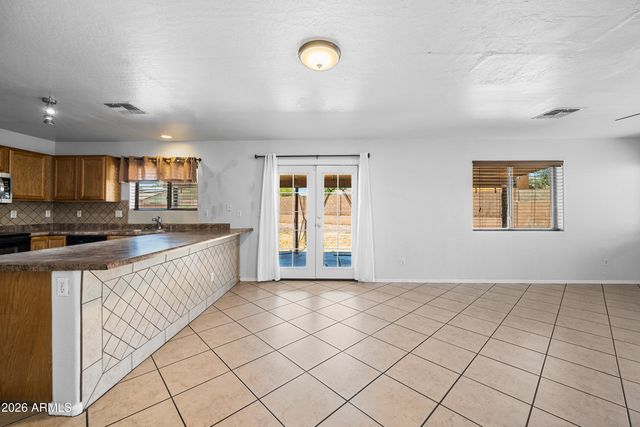 7940 W FLORENCE Avenue, Phoenix, AZ 85043