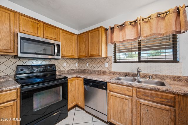 7940 W FLORENCE Avenue, Phoenix, AZ 85043