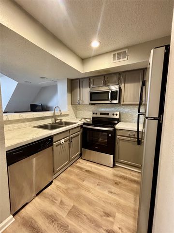 2301 Basil Drive F214, Arlington, TX 76006