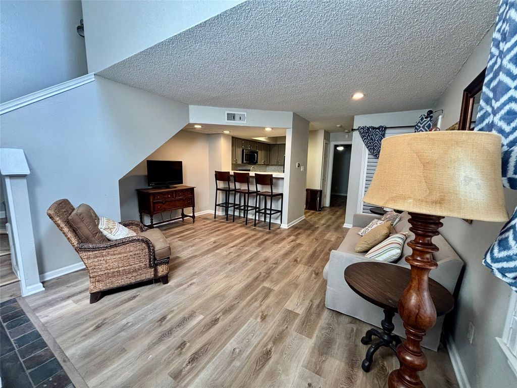2301 Basil Drive F214, Arlington, TX 76006
