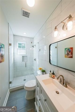 2409 Meadow Isle Lane, Lawrenceville, GA 30043