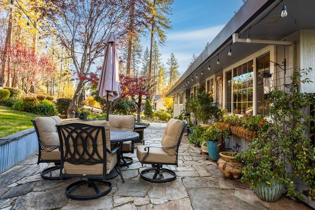 12636 Nottingham Ln, Grass Valley, CA 95949