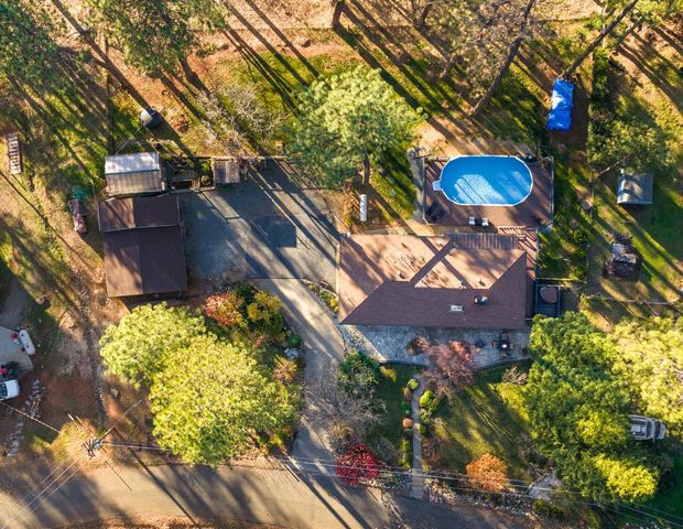 12636 Nottingham Ln, Grass Valley, CA 95949