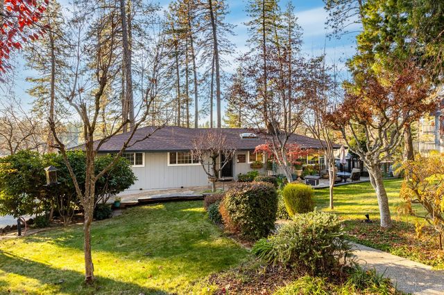 12636 Nottingham Ln, Grass Valley, CA 95949
