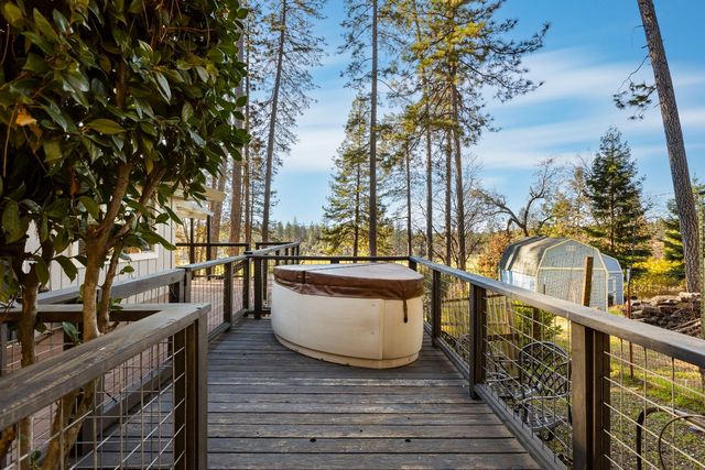 12636 Nottingham Ln, Grass Valley, CA 95949