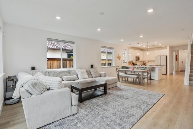 3366 Apollo Ct, Folsom, CA 95630