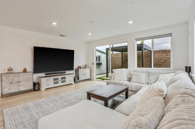 3366 Apollo Ct, Folsom, CA 95630