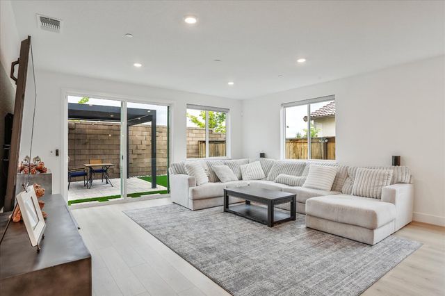 3366 Apollo Ct, Folsom, CA 95630