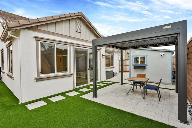 3366 Apollo Ct, Folsom, CA 95630