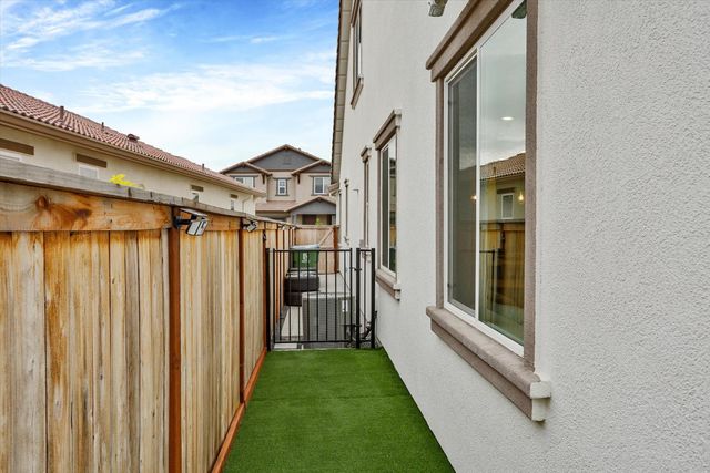 3366 Apollo Ct, Folsom, CA 95630