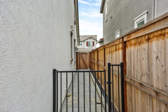 3366 Apollo Ct, Folsom, CA 95630