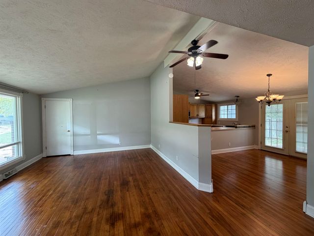 1006 Rainbow Dr, Salina, KS 67401