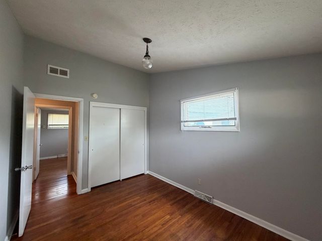 1006 Rainbow Dr, Salina, KS 67401