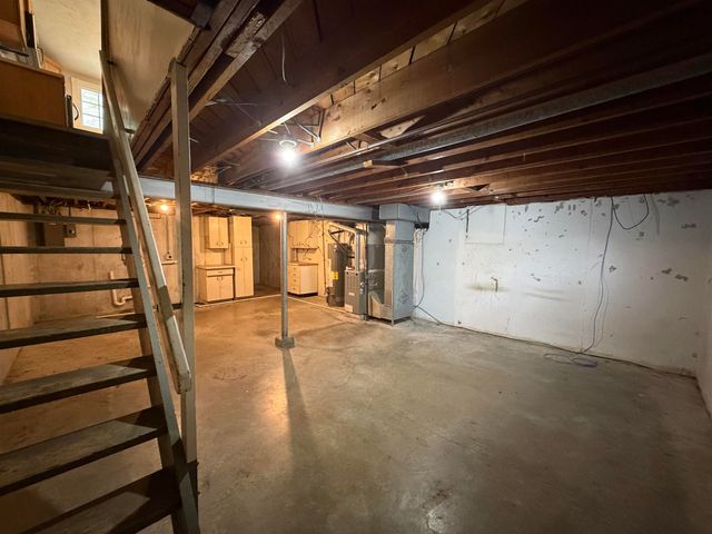 1006 Rainbow Dr, Salina, KS 67401