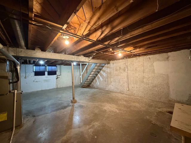 1006 Rainbow Dr, Salina, KS 67401