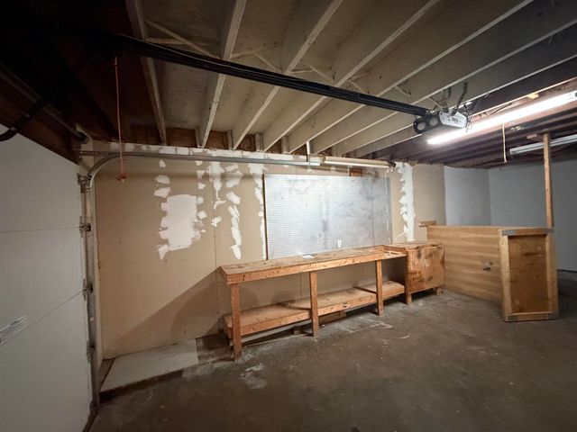 1006 Rainbow Dr, Salina, KS 67401