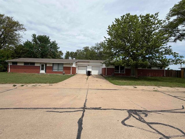 1006 Rainbow Dr, Salina, KS 67401