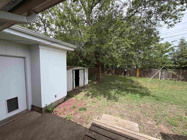 1006 Rainbow Dr, Salina, KS 67401