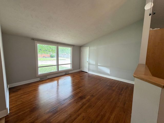 1006 Rainbow Dr, Salina, KS 67401